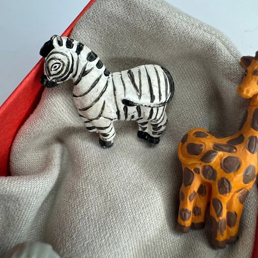 Vintage‎ b/l animal buttons